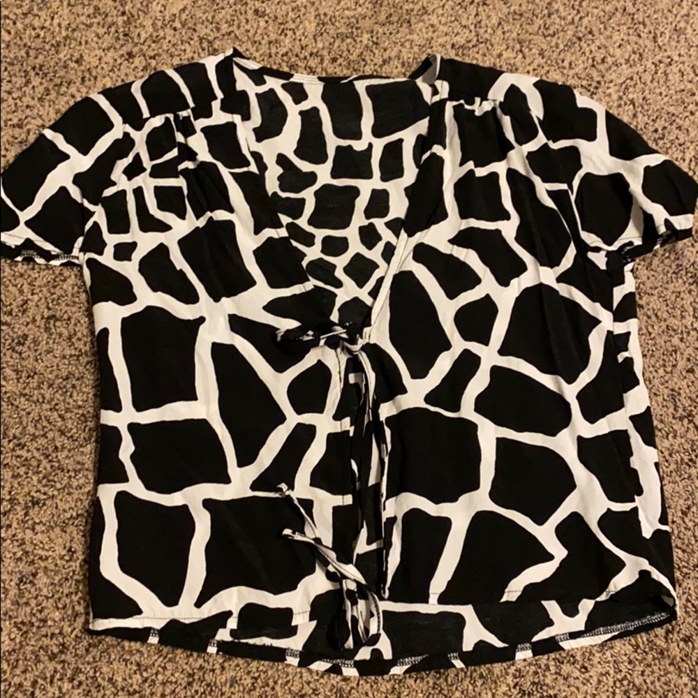 black and white giraffe print tie up shirt